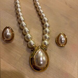 Vintage 1980’s Napier Faux Pearl teardrop necklace & pierced earrings.
